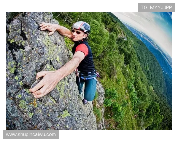 重庆极限运动队在世界攀岩锦标赛中以66分稳居积分榜首位